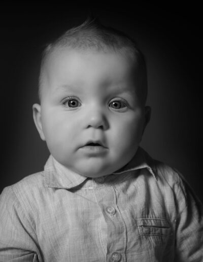 6 maanden fotografie Jongen met open kijkers Bij fotostudio Difa in Den Bosch