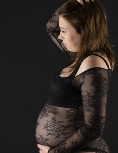 Buikfoto met kant zwangerschap Den Boch